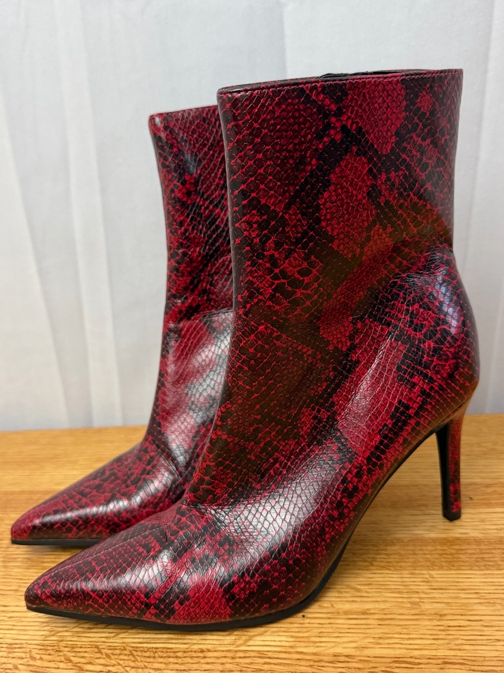 NWOT Guess Richery Stiletto Heel Ankle Red Snake Booties Womens Size 8